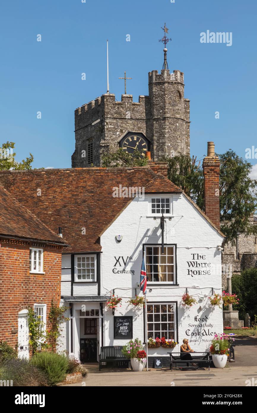 England, Kent, Chilham Village, Der Historische White Horse Pub Stockfoto