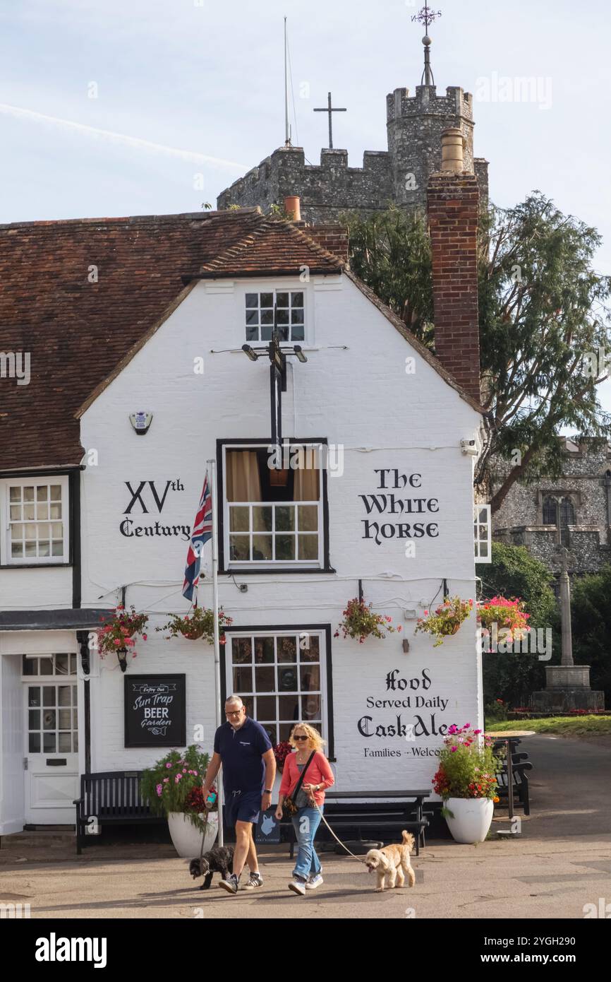England, Kent, Chilham Village, Der Historische White Horse Pub Stockfoto