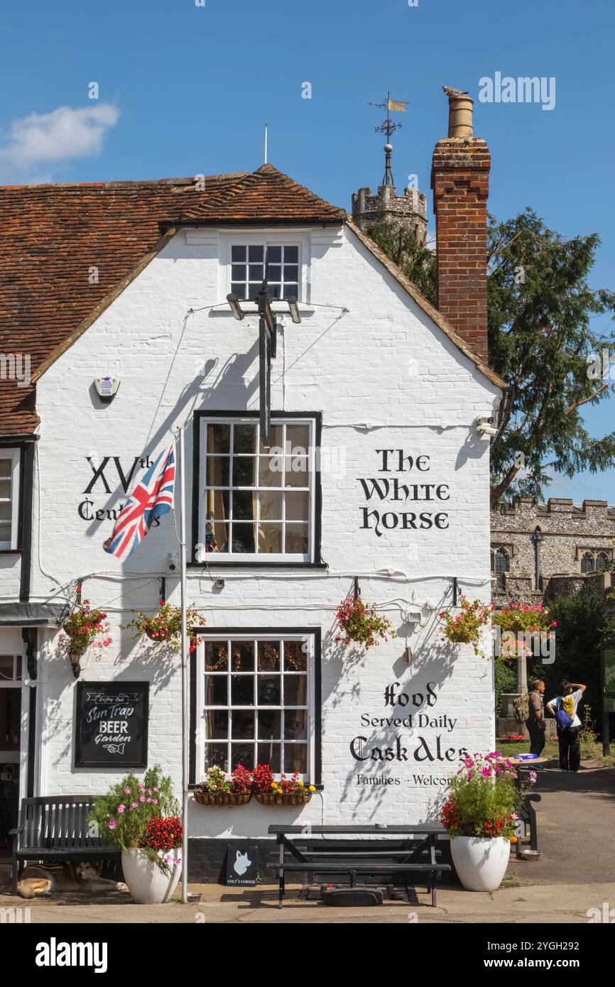 England, Kent, Chilham Village, Der Historische White Horse Pub Stockfoto