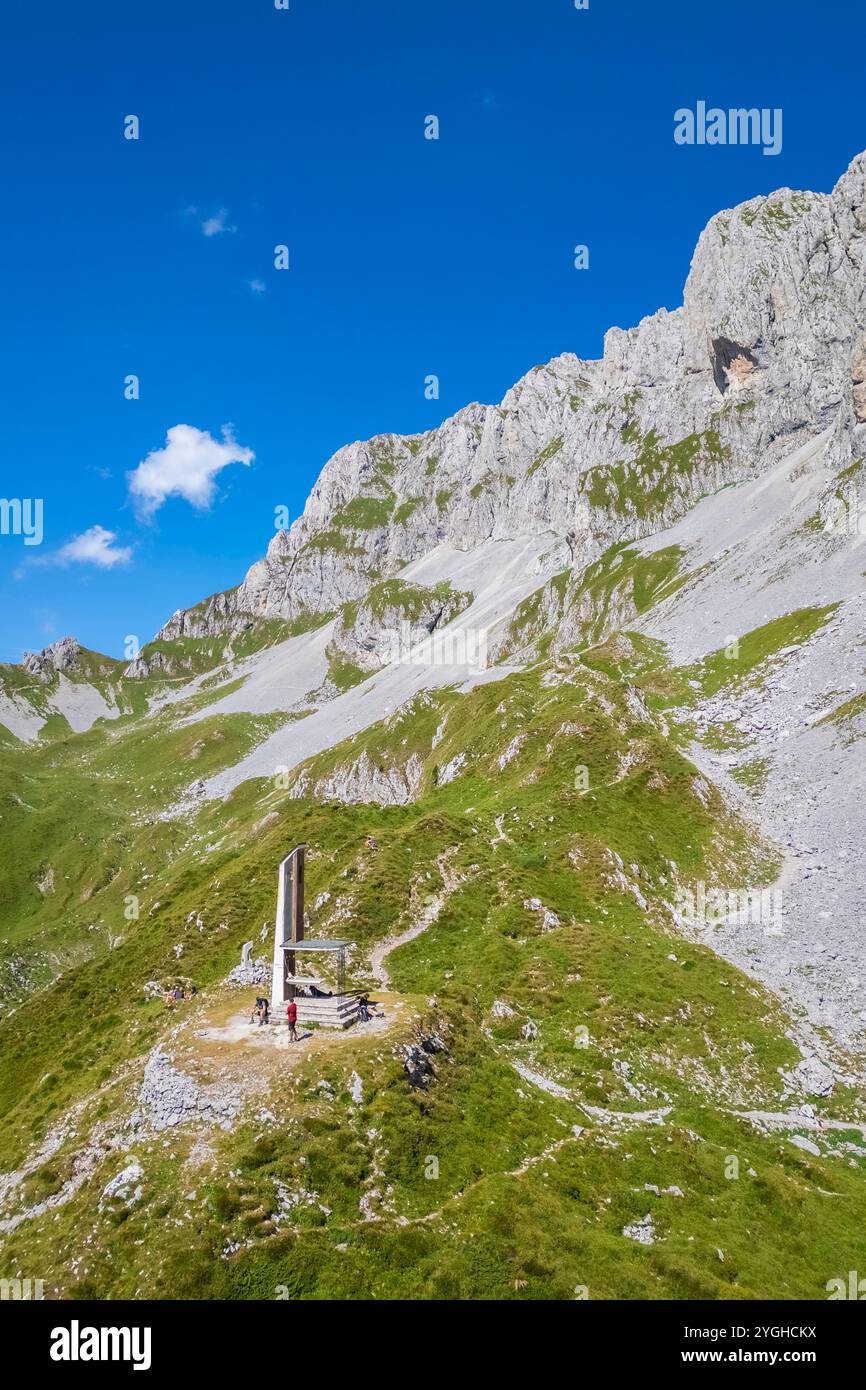 Luftaufnahme der Presolana im Sommer vom Passo Pozzera. Castione della Presolana, Val Seriana, Bezirk Bergamo, Lombardei, Italien. Stockfoto