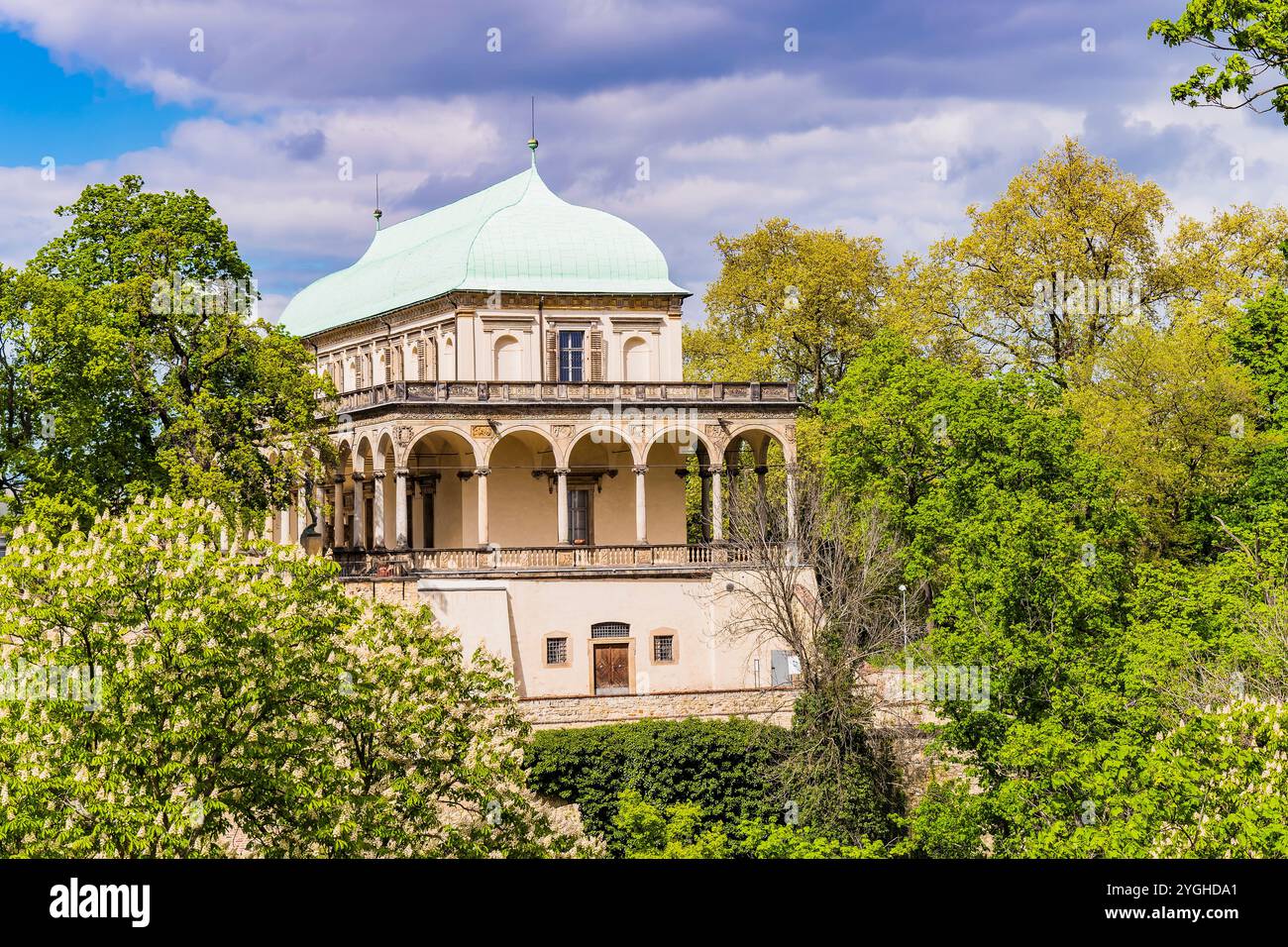 Der Sommerpalast von Königin Anne, auch Belvedere genannt, ist ein Renaissancebau im Königlichen Garten der Prager Burg. Prag, Tschechische Republik, Eur Stockfoto