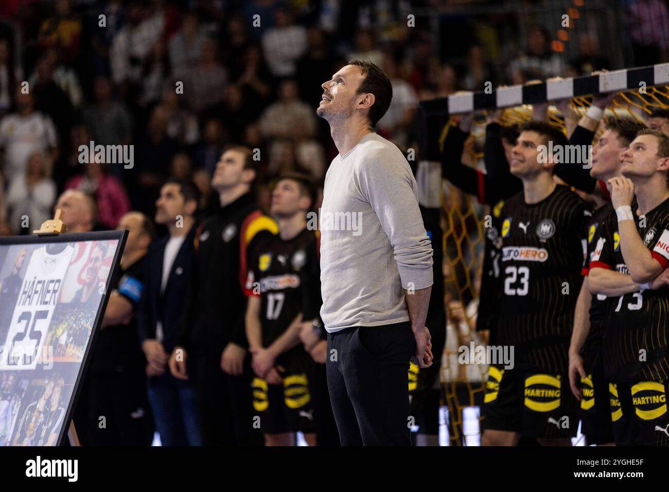 Der langjaehrige Nationalspieler des DHB Kai Haefner wird Handball-Nationalmannschaft Deutschland DHB (GER) vs. Handball Schweiz Suisse (SUI), Handball, Maenner, EHF EURO Qualifiers, 1. Spieltag, Spielzeit 2024/2025, 07.11.2024 Foto: Eibner-Pressefoto/Oliver Schmidt Stockfoto