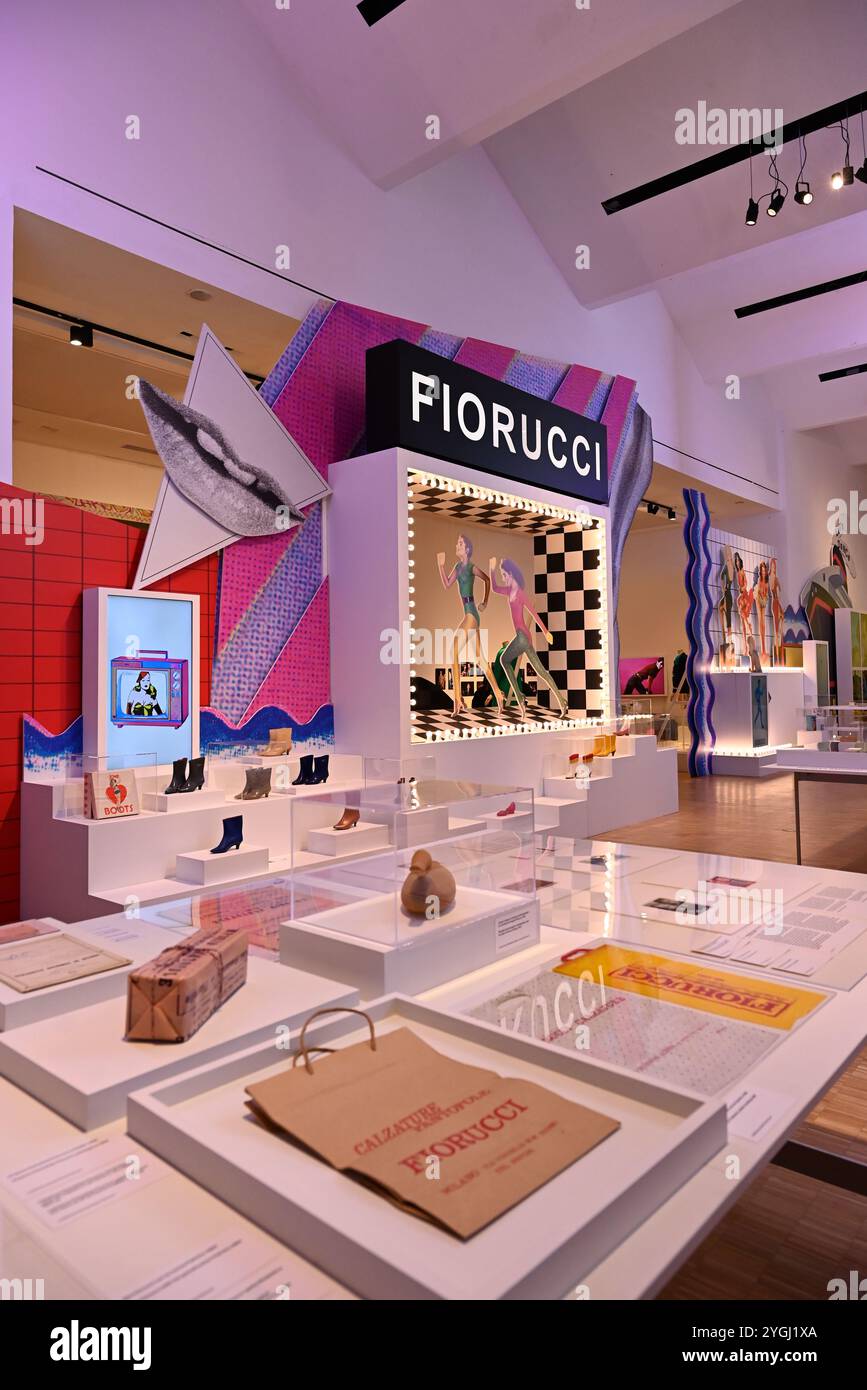 Mailand, Italien Elio Fiorucci Ausstellung auf der Triennale mit Werken und Dokumenten von Elio Fiorucci von 1935 bis 2015 vom 6. November bis 2024. Bis 16. März 2025 im Photo:Works on Display Stockfoto