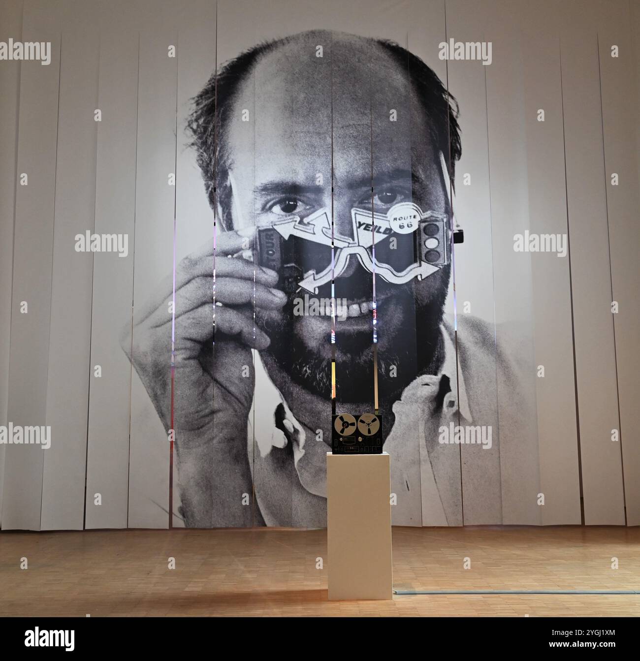 Mailand, Italien Elio Fiorucci Ausstellung auf der Triennale mit Werken und Dokumenten von Elio Fiorucci von 1935 bis 2015 vom 6. November bis 2024. Bis 16. März 2025 im Photo:Works on Display Stockfoto