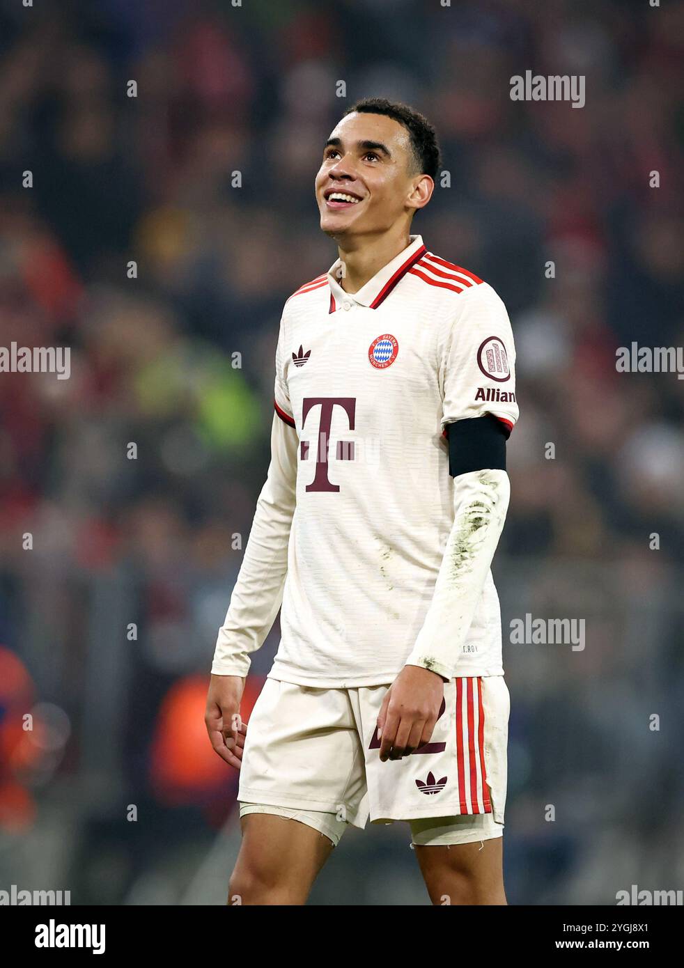 MÜNCHEN – 06. NOVEMBER: Jamal Musiala von Bayern Muenchen reagiert beim Spiel der UEFA Champions League 2024/25 Phase MD4 zwischen dem FC Bayern München und SL Benfica in der Football Arena München am 06. November 2024 in München. Stockfoto