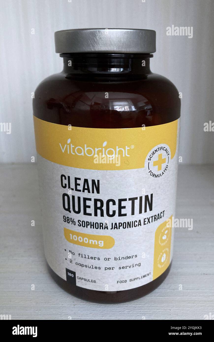 Clean Quercetin Vitamin Nahrungsergänzungsmittel - Smartphone-aufgenommenes Stockfoto