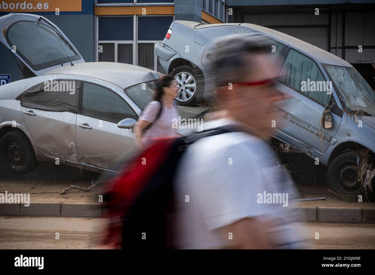 Auswirkungen der DANA-Überschwemmungen vom 29. Oktober 2024 in der Benetusser Straße, Paiporta, Comunidad de Valencia, Spanien Stockfoto