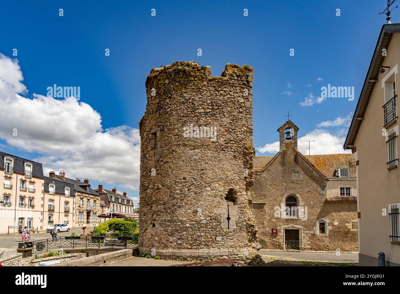 Das Porte Saint roch Tor und die Kapelle Saint roch in Bonneval, Centre-Val de Loire, Frankreich, Europa Stockfoto