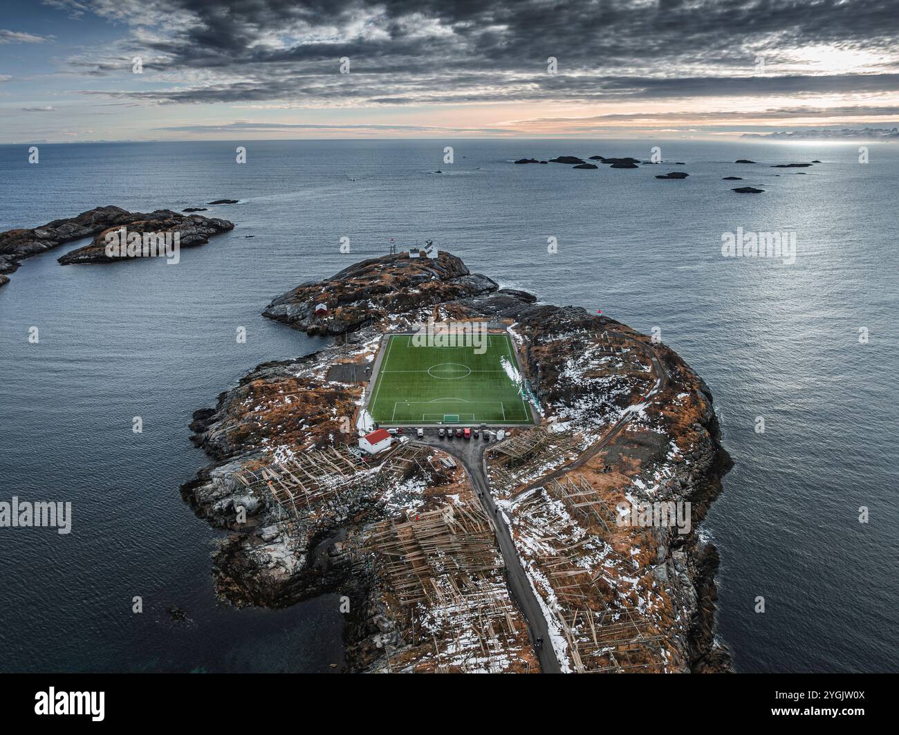 Lofoten, Norwegen, Winter, Fußballfeld, Henningsvaer, Luftaufnahme Stockfoto