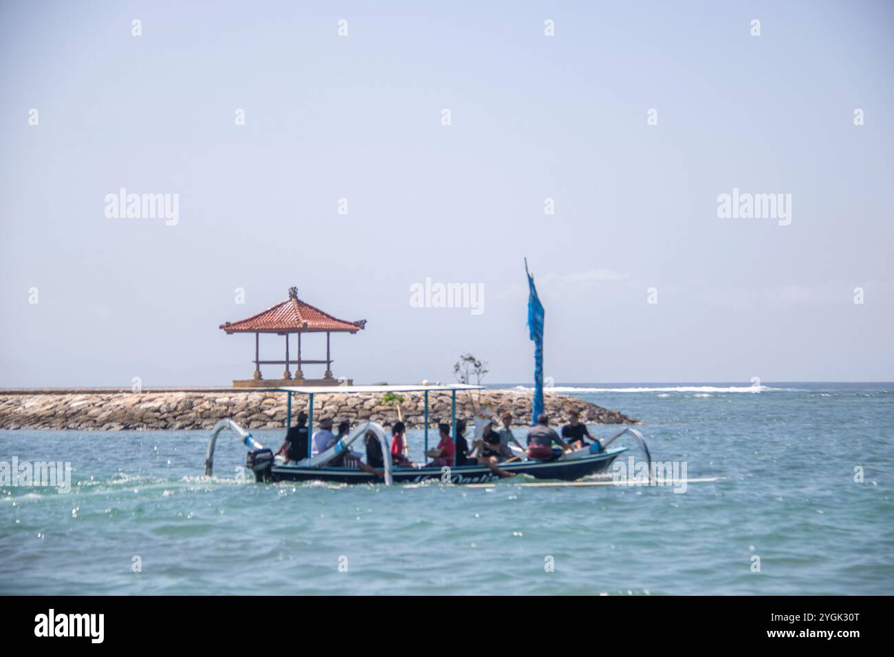 Zeremonie am Strand. Religiöse Zeremonie des hinduistischen Glaubens am Strand von Sanur, Bali, Indonesien Stockfoto Zeremonie am Strand. Religiöse Zeremonie des hinduistischen Glaubens am Strand von Sanur, Bali, Indonesien Stockfoto