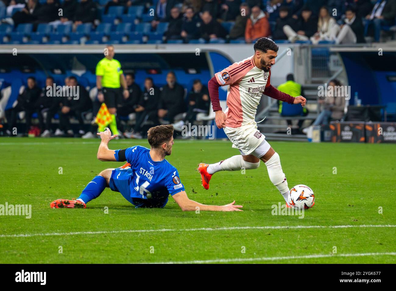 Fußball UEFA Europa League, Saison 2024/25, 4. Spieltag: TSG Hoffenheim gegen Olympique Lyon. Bild: Sagte Benrahma (17, Lyon) setzte sich gegen Anton St Stockfoto