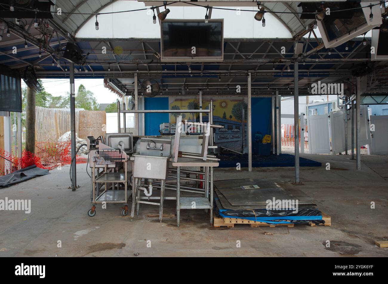 Nur Für Redaktionelle Verwendung, 7. November 2024. Gulfport, FL, USA. Hurrikan Helene und Milton Building Sturm- und Sturmschäden. Am Wasser in der Nähe der Bucht. Stockfoto