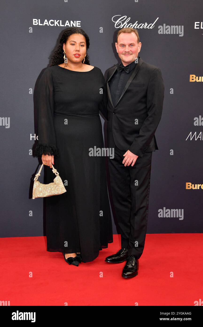 Devid Striesow mit Ehefrau Ines Ganzberger-Striesow bei der 76. Bambi-Verleihung 2024 in den Bavaria Filmstudios. München, 07.11.2024 Stockfoto