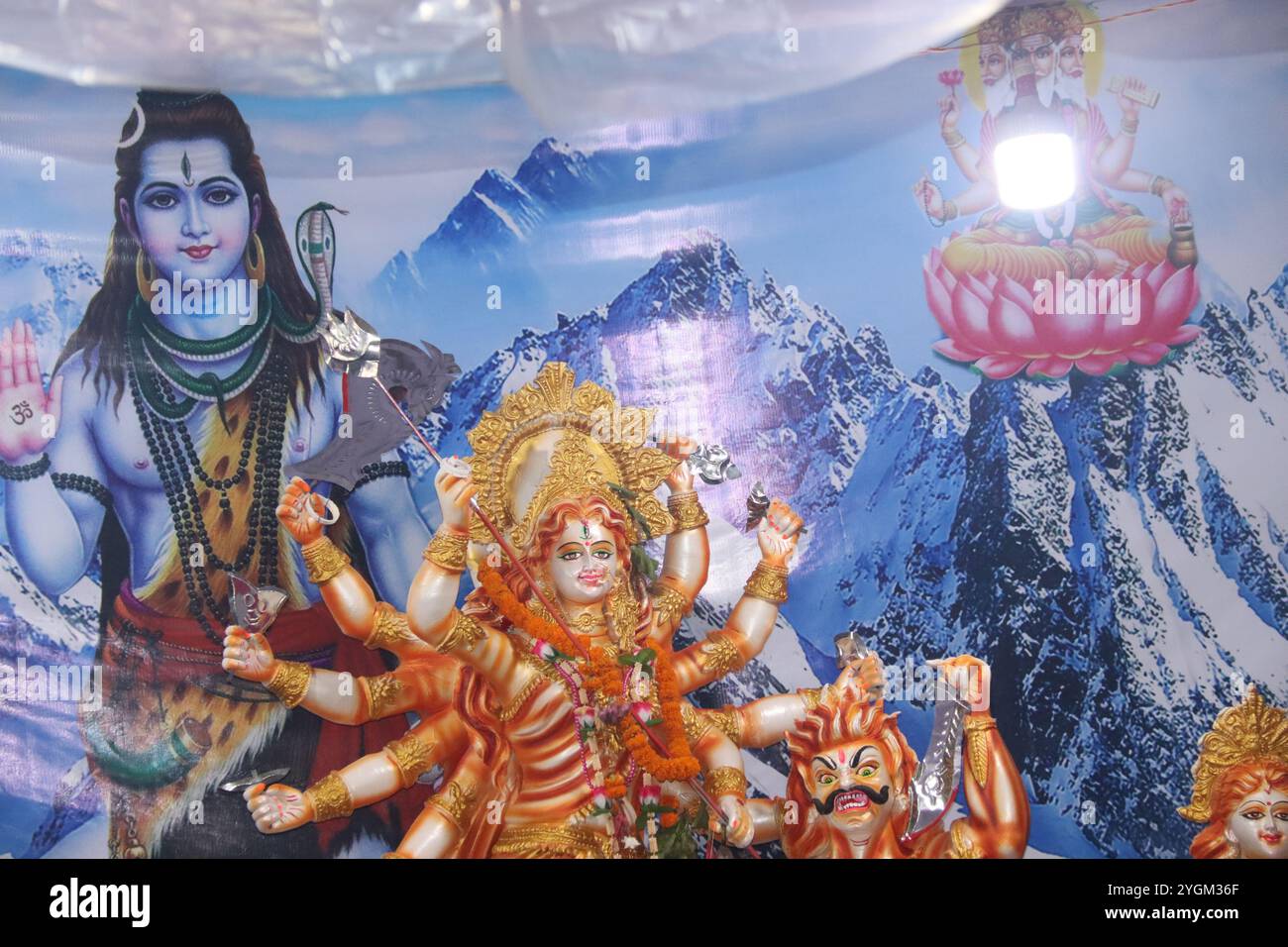 Lebendiges Idol der hinduistischen Göttin Durga während des Festivals Stockfoto