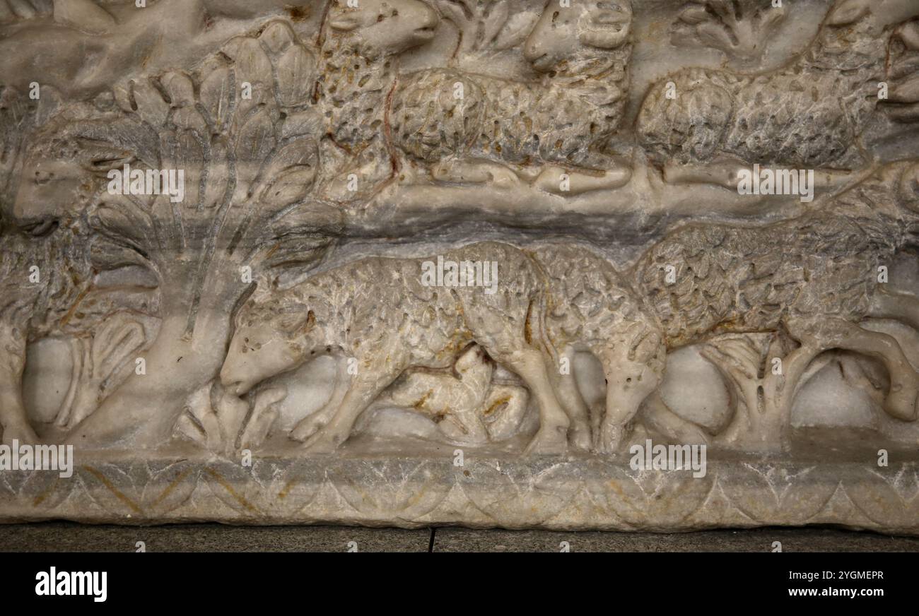 Sarkophag mit Pastoralszenen. 270 Werbung. Marmor. Details der Schafe. Nationales Römisches Museum (Diokletianbäder). Rom. Italien. Stockfoto