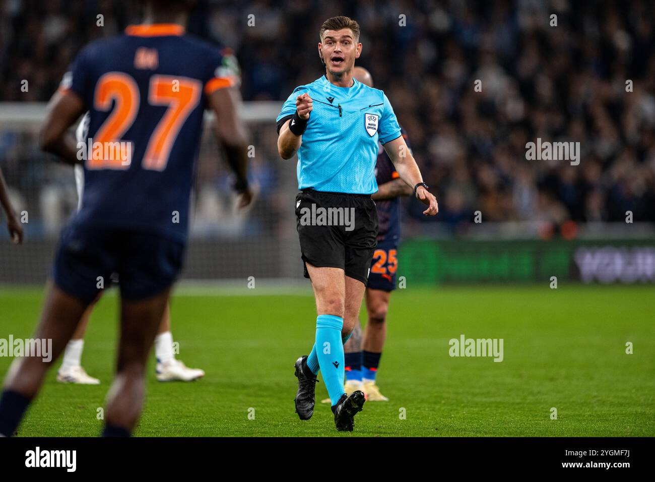 Kopenhagen, Dänemark. November 2024. Der Schiedsrichter Joey Kooij war beim Spiel der UEFA Conference League zwischen dem FC Kopenhagen und Istanbul Basaksehir in Parken in Kopenhagen zu sehen. Quelle: Gonzales Photo/Alamy Live News Stockfoto