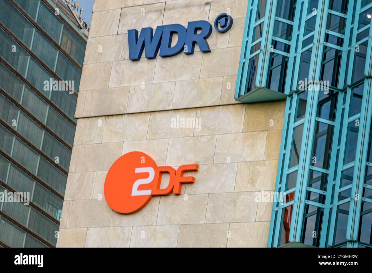 WDR- und ZDF-Gebäude in Düsseldorf. Deutscher Fernsehsender Stockfoto