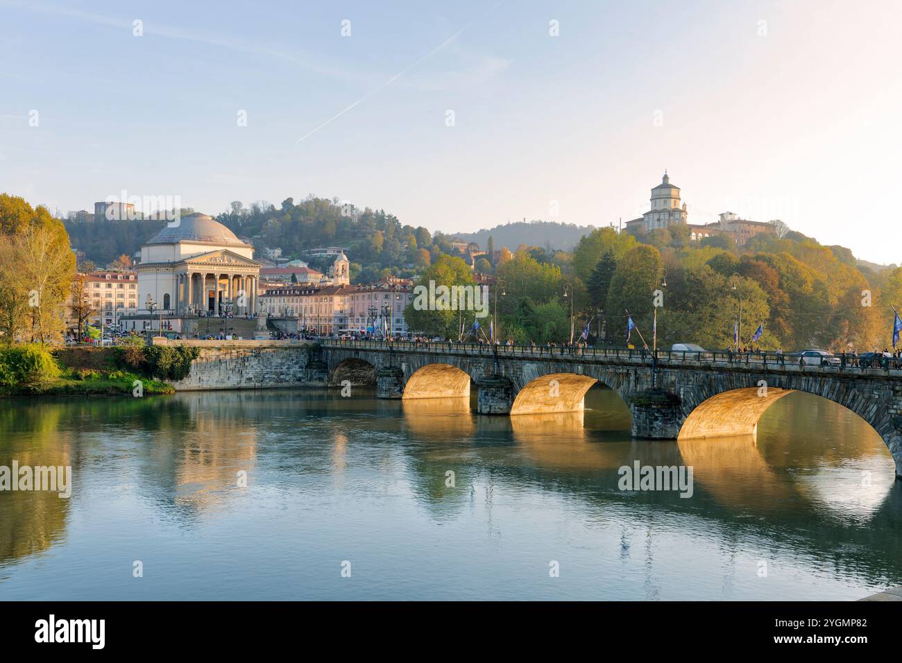 Turin (Turin) schöne Aussicht auf den Po bei Sonnenuntergang Stockfoto