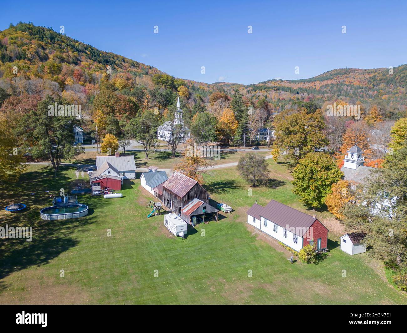 Luftaufnahme der kleinen Stadt royalton in vermont während der Herbstsaison usa Stockfoto