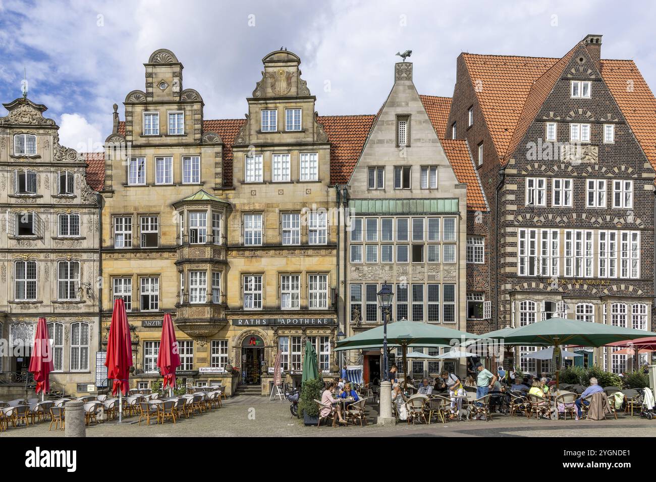 Bunte alte Zunfthäuser auf dem Marktplatz in der historischen Altstadt von Bremen, Hansestadt Bremen, Deutschland, Europa Stockfoto