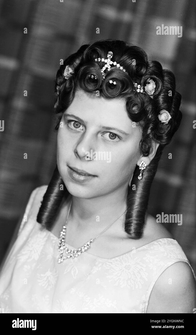 Frauen-Frisuren der DDR-Meisterprüflinge im Friseurhandwerk, fotografiert von DDR-Show-Fotograf Tassilo Lehrer, DDR 1961. Stockfoto