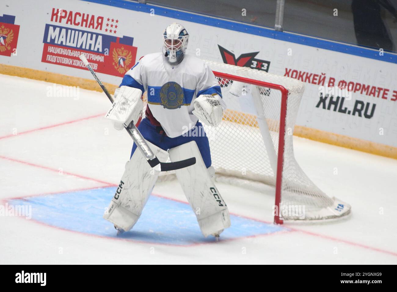 Sankt Petersburg, Russland. November 2024. Wladimir Nikitin (1) Kasachstan U20 Hockeymannschaft in Aktion während des Hockeyspiels, Future Cup zwischen Kasachstan U20 und Weißrussland U20 im Jubilee Sports Complex. (Endnote; Kasachstan U20 2:5 Weißrussland U20) Credit: SOPA Images Limited/Alamy Live News Stockfoto