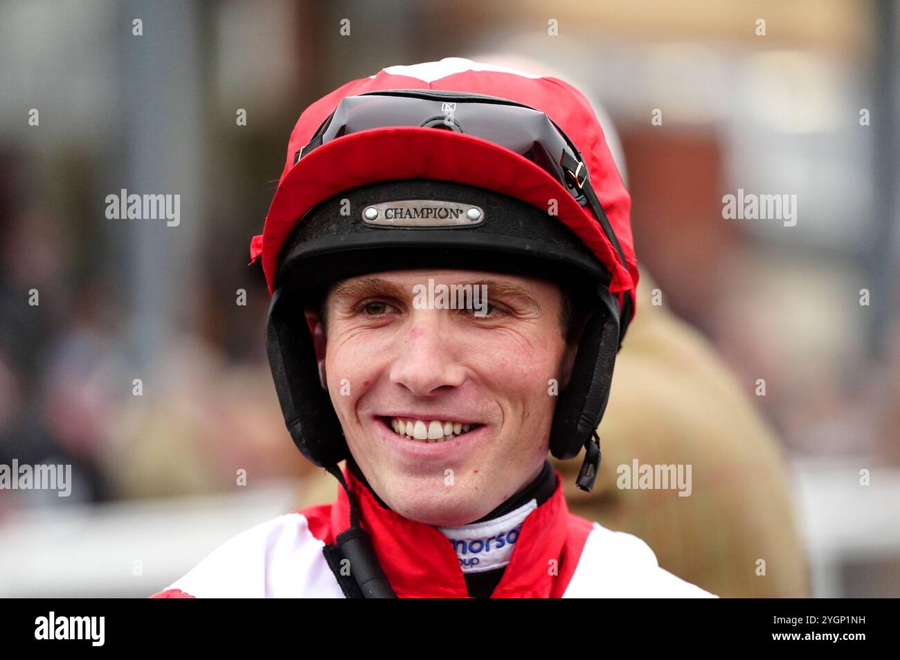 Harry Cobden vor dem ICL, Impact for A Sustainable Future Challenger Mares Handicap Hürde beim BetMGM Haldon Gold Cup Day auf der Exeter Racecourse. Bilddatum: Freitag, 8. November 2024. Stockfoto