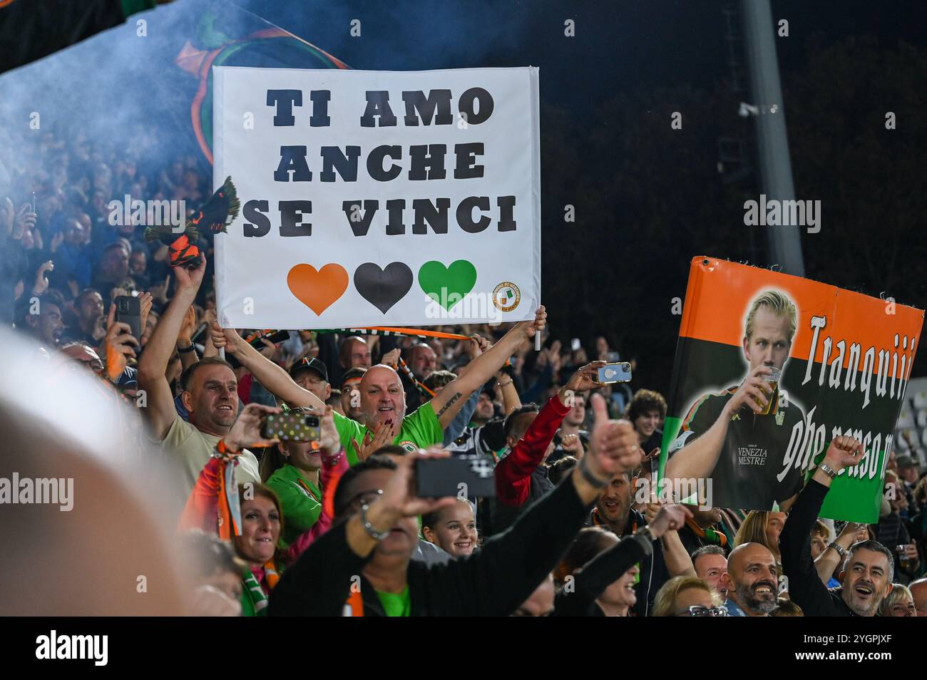 Venezia Football Club Fans beim Spiel Venezia FC gegen Udinese Calcio, italienische Fußball Serie A in Venedig, Italien, Oktober 30 2024 Stockfoto