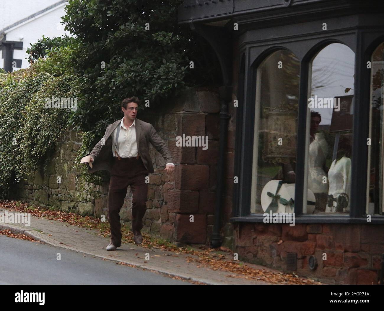 Comedian Jimmy Carr Debütalfilm Fackham Hall filmt in Thornton Hough, Wirral Stockfoto