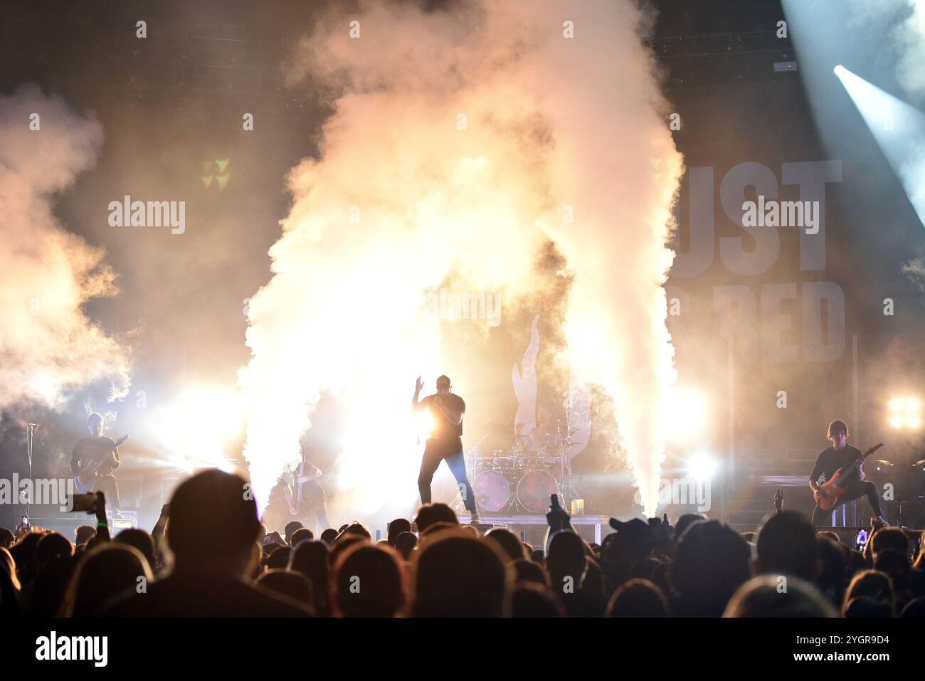 November 6, 2024, Norfolk, Virginia, USA: AUGUST BRENNT ROTE Felsen die Chartway Arena an der Old Dominion University in Norfolk, Virginia am 6. November 2024..Foto.Â ©Jeff Moore (Credit Image: © Jeff Moore/ZUMA Press Wire) NUR REDAKTIONELLE VERWENDUNG! Nicht für kommerzielle ZWECKE! Stockfoto