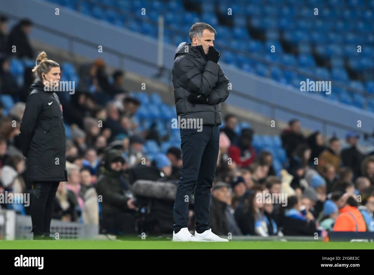 Manchester, Großbritannien. November 2024. Robert Vilahamn Head Coach von Tottenham Hotspur trainiert beim Barclays Women's Super League Match Manchester City Women vs Tottenham Hotspur's Women am 8. November 2024 in Manchester, Großbritannien (Foto: Cody Froggatt/News Images) 2024. (Foto: Cody Froggatt/News Images/SIPA USA) Credit: SIPA USA/Alamy Live News Stockfoto