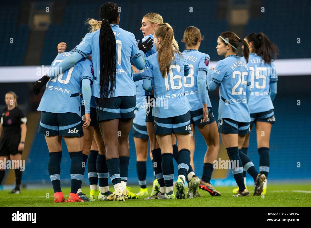 Tor 3-0 Jill Roord #10 von Manchester City W.F.C. feiert ihr Tor mit Teamkollegen beim Barclays FA Women's Super League Spiel zwischen Manchester City und Tottenham Hotspur im Etihad Stadium, Manchester am Freitag, den 8. November 2024. (Foto: Mike Morese | MI News) Credit: MI News & Sport /Alamy Live News Stockfoto