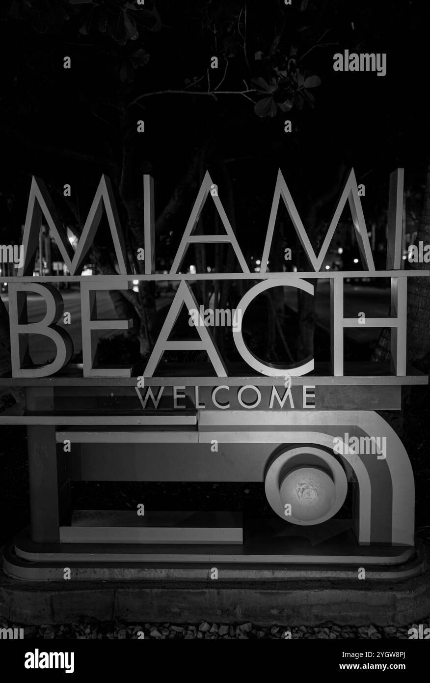 Miami Beach Night Schild. Miami Beach Willkommensschild. Stockfoto