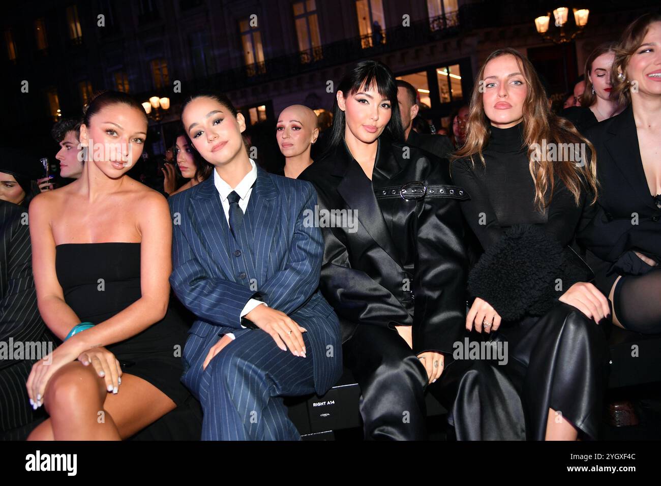 Le Défilé L'Oréal Paris – Walk Your Worth“ : Laufsteg – Paris Fashion Week – Damenbekleidung Frühjahr/Sommer 2025 Stockfoto