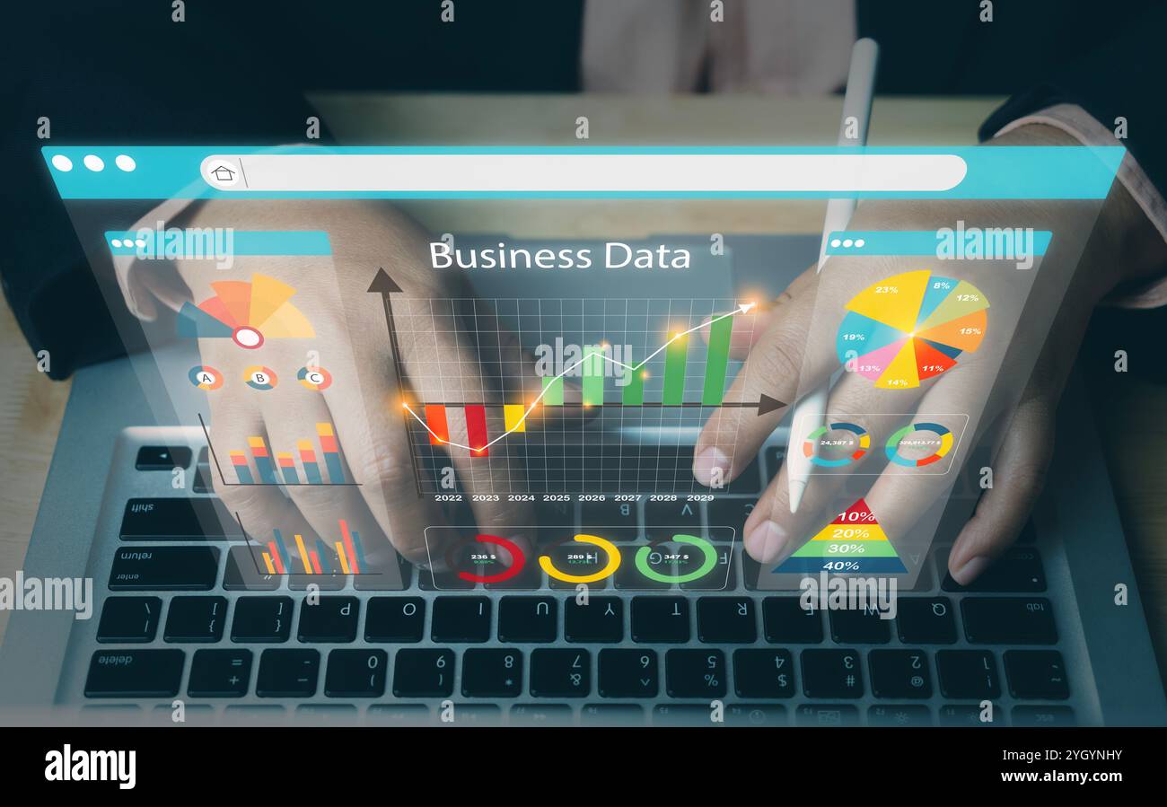 Geschäftsleute nutzen Laptops und Dashboards zur Automatisierung von Datenverwaltungsanalysen und Geschäftsberichten. Datenbank. Verkauf. Marketing. KI-Chat-Bot. Daten und Stockfoto
