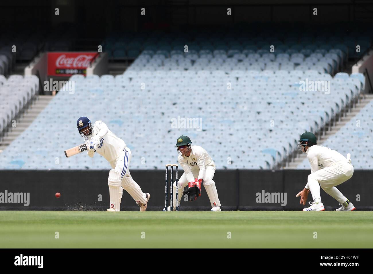 MELBOURNE AUSTRALIEN. November 2024. Im Bild: India Mukesh Kumar während des 2. Inoffiziellen Tests der Australien A gegen Indien A Test Series Cricket Match am Melbourne Cricket Ground, Melbourne, Australien am 9. November 2024. Quelle: Karl Phillipson / Alamy Live News Stockfoto