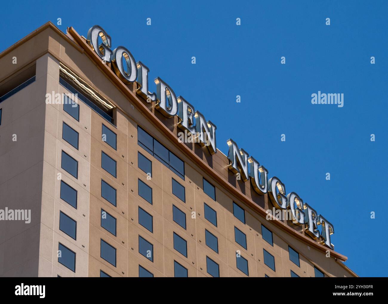 LAS VEGAS, NEVADA, USA - 4. JUNI 2013: Schild oben auf dem Golden Nugget Hotel Casino in der Fremont Street Downtown Las Vegas Stockfoto