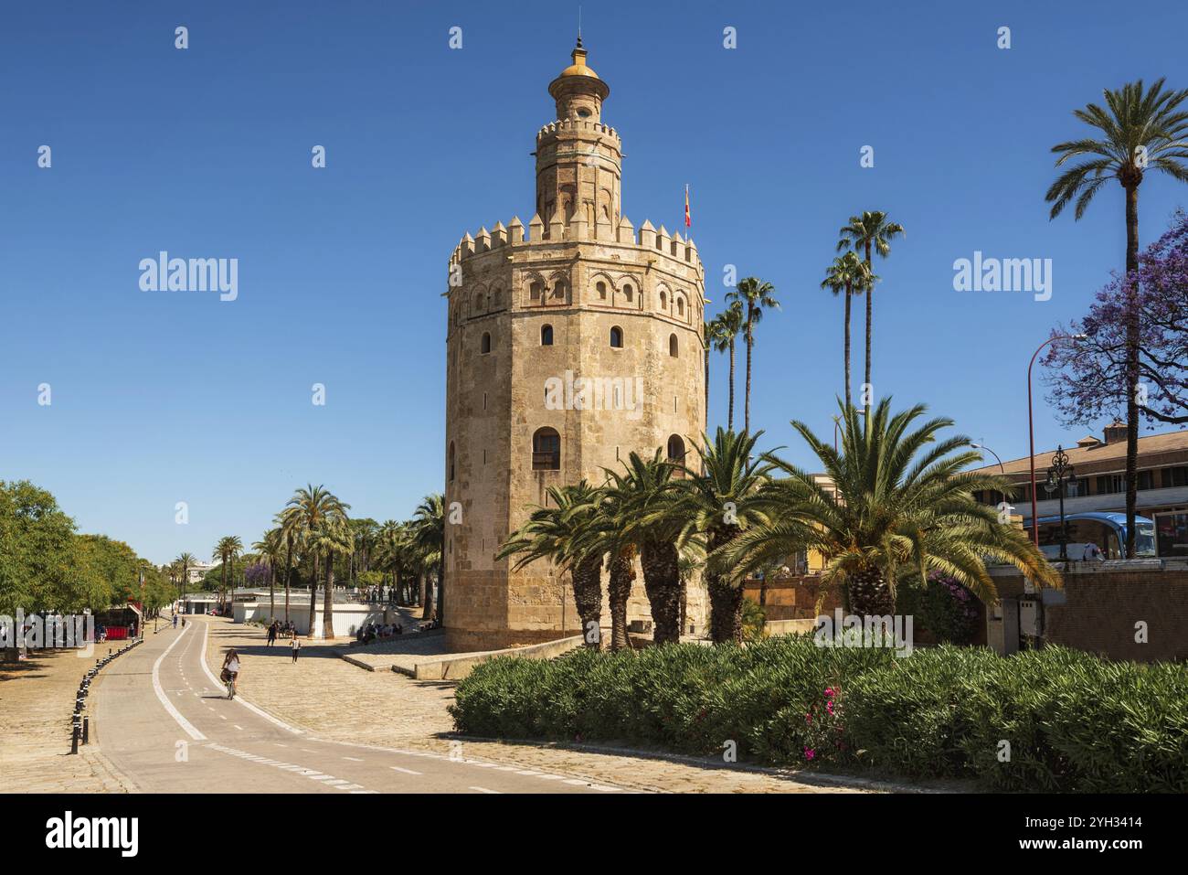 Torre del Oro Goldturm mittelalterliches Wahrzeichen aus dem frühen 13. Jahrhundert in Sevilla, Spanien, Andalusien, Europa Stockfoto