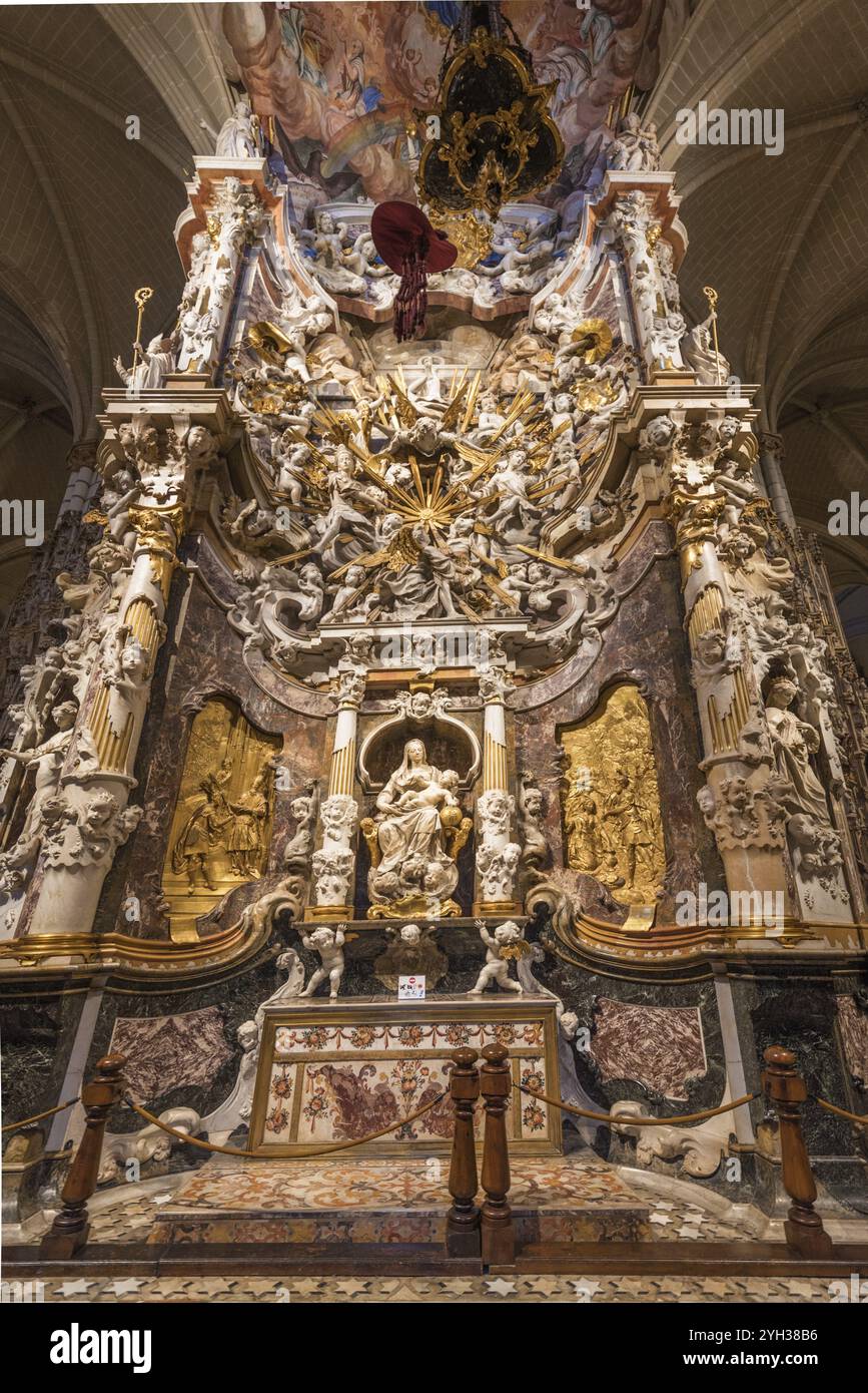 Toledo, Spanien, 16. Dezember 2018: Innere der Primatenkathedrale der Heiligen Maria von Toledo. Barocker Altar namens El Transparente, Europa Stockfoto