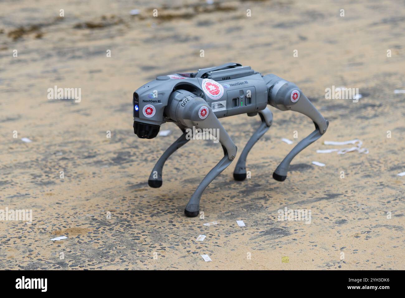 Geflügel, City of London, Vereinigtes Königreich. 9. November 2024. Die historische Lord Mayor’s Show ist über 800 Jahre alt und besteht heute aus Tausenden von Teilnehmern, die von Guildhall nach Westminster reisen. Unitree Go2 Air Robot Dog mit der ZJUKA Gruppe Stockfoto