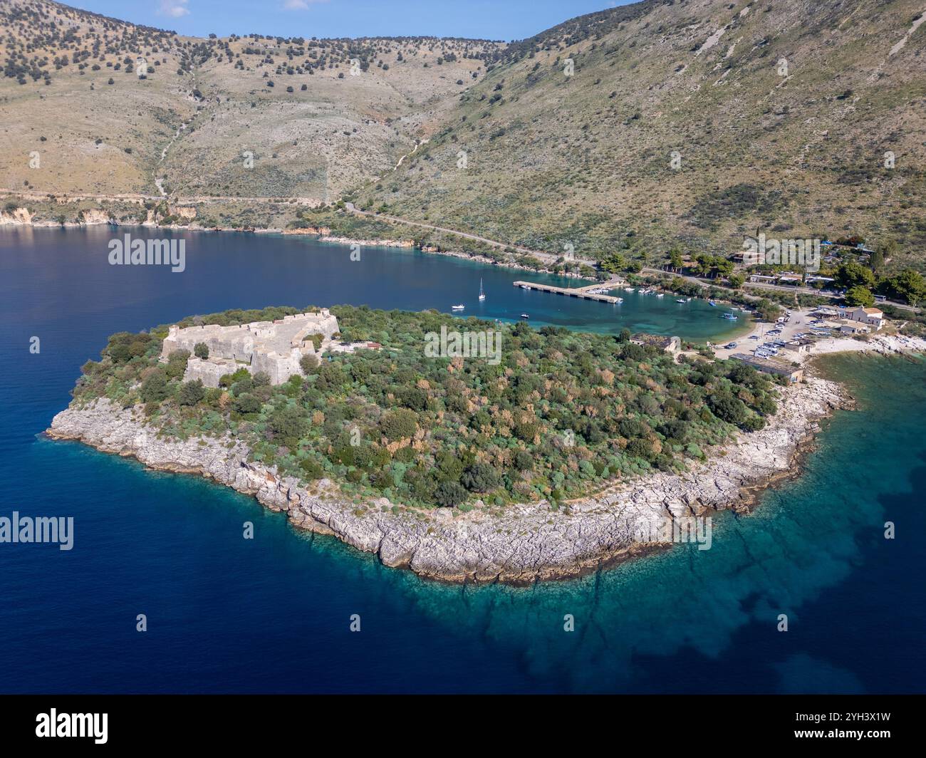 Luftdrohnenfoto der alten Festung in Porto Palermo, Albanien. Stockfoto