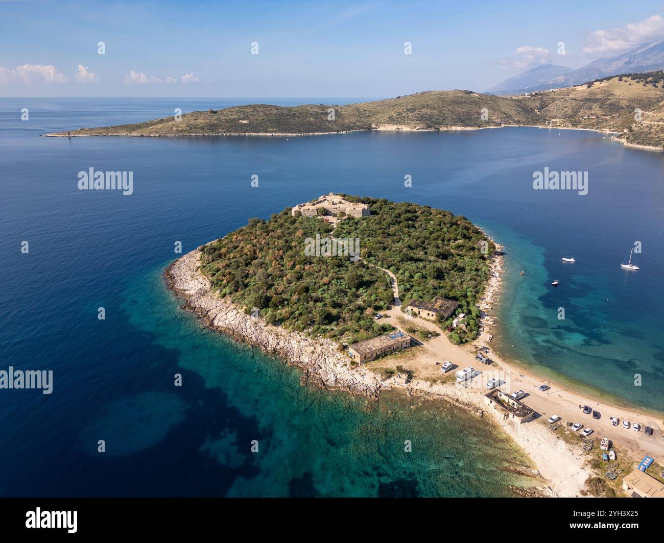 Luftdrohnenfoto der alten Festung in Porto Palermo, Albanien. Stockfoto