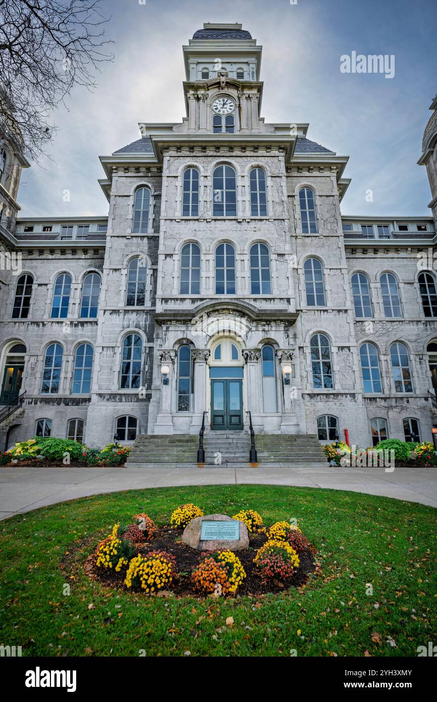 Die Hall of Languages auf dem Campus der Syracuse University im Bundesstaat New York. Stockfoto