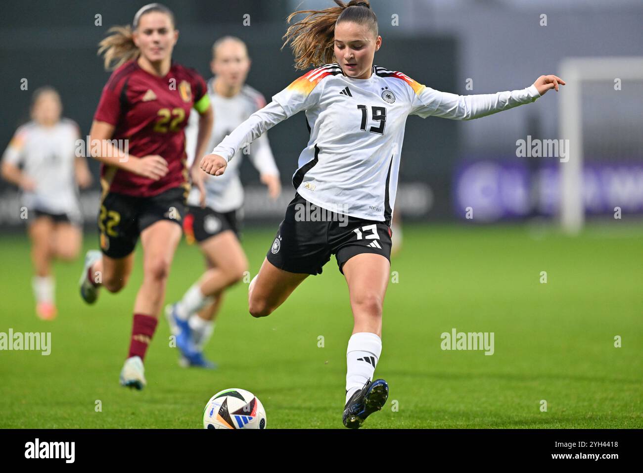 Samira Di Lauro (19) aus Deutschland, dargestellt während eines Fußballspiels zwischen den deutschen und belgischen U17-Nationalmannschaften in der UEFA-U17-Wettkampfrunde 1 Spieltag 3 in der Gruppe A2 am Samstag, 9. November 2024 in Tubize , Belgien . FOTO SPORTPIX | David Catry Stockfoto