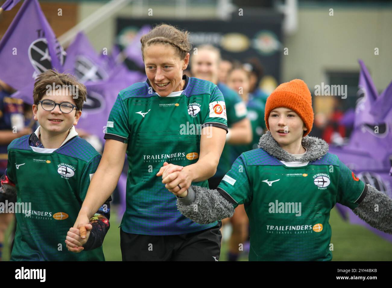 London, UK, 9. November 2024. Kate Zackary, Kapitän der Ealing Trailfinders, läuft gegen Gloucester-Hartpury für das Premiership Women's Rugby im Trailfinders Sports Club in London aus. Alex Williams / Alamy Live News Stockfoto