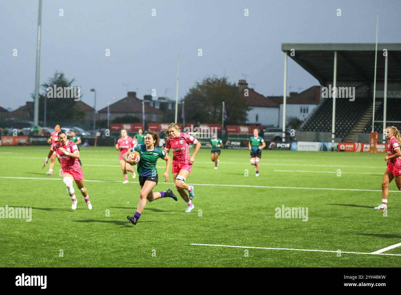 London, UK, 9. November 2024. Action zwischen Ealing Trailfinders und Gloucester-Hartpury, Premiership Women's Rugby im Trailfinders Sports Club, London. Alex Williams / Alamy Live News Stockfoto