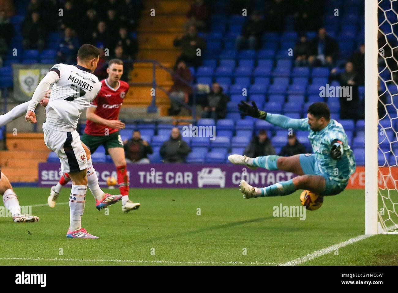 Birkenhead, Großbritannien. November 2024. Kieron Morris von den Tranmere Rovers (7) schießt und erzielt seinen Teams das 2. Tor. EFL Skybet Football League Two Match, Tranmere Rovers gegen Newport County, Prenton Park, Birkenhead, Wirral am Samstag, den 9. November 2024. Dieses Bild darf nur für redaktionelle Zwecke verwendet werden. Nur redaktionelle Verwendung, .PIC von Chris Stading/ Credit: Andrew Orchard Sportfotografie/Alamy Live News Stockfoto