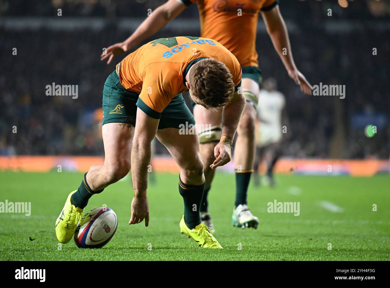 9. November 2024; Allianz Stadium, London, England: Herbst Rugby International, England gegen Australien; Andrew Kellaway aus Australien läuft in der 70. Minute, um Australien vor 33-32 zu bringen Stockfoto