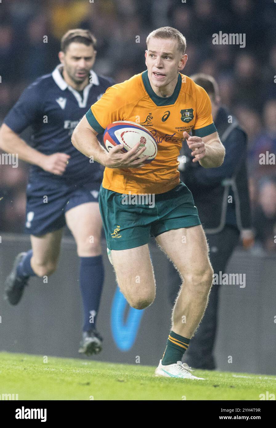 Twickenham, Großbritannien. November 2024. Max Jorgensen auf dem Weg zum Siegerversuch während des Internationalen Freundschaftsspiels zwischen England und Australien im Twickenham Stadium, Twickenham, Großbritannien am 9. November 2024. Foto von Steve Ball. Nur redaktionelle Verwendung, Lizenz für kommerzielle Nutzung erforderlich. Keine Verwendung bei Wetten, Spielen oder Publikationen eines einzelnen Clubs/einer Liga/eines Spielers. Quelle: UK Sports Pics Ltd/Alamy Live News Stockfoto