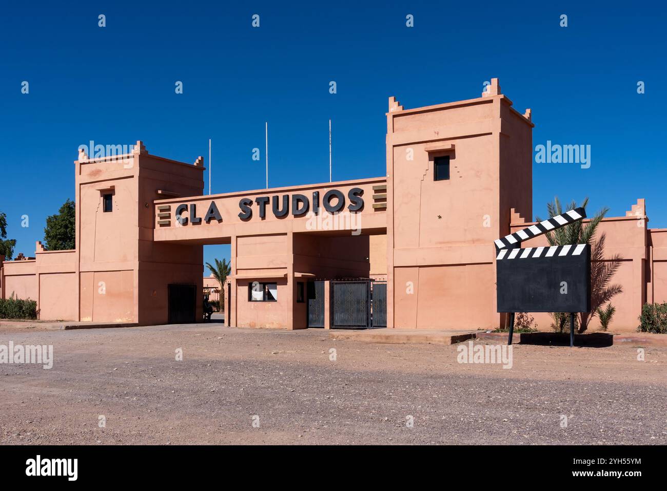 Ein Eintritt zu den CLA Studios in Ouarzazate, Marokko. Stockfoto